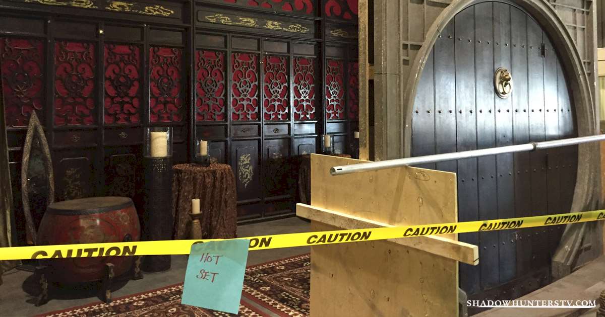 Shadowhunters - First Look Inside Magnus Bane's Apartment! - 1006