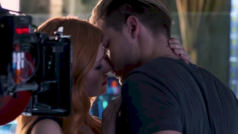 Shadowhunters - [POLL] Which Character Would You Share Your New Year's Kiss With? - Thumb